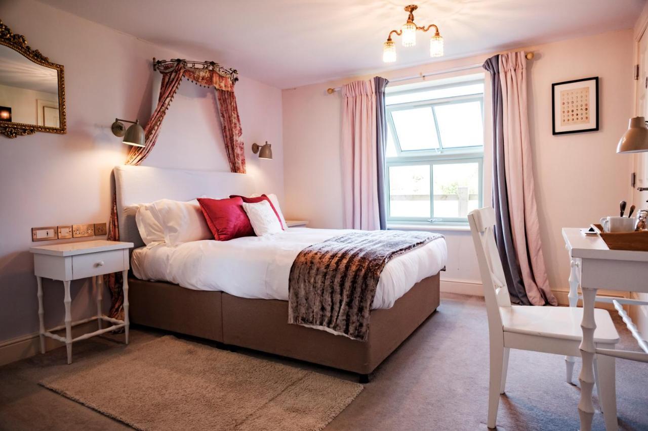 The Bower Inn Bridgwater Esterno foto A bedroom at The Old Vicarage Hotel