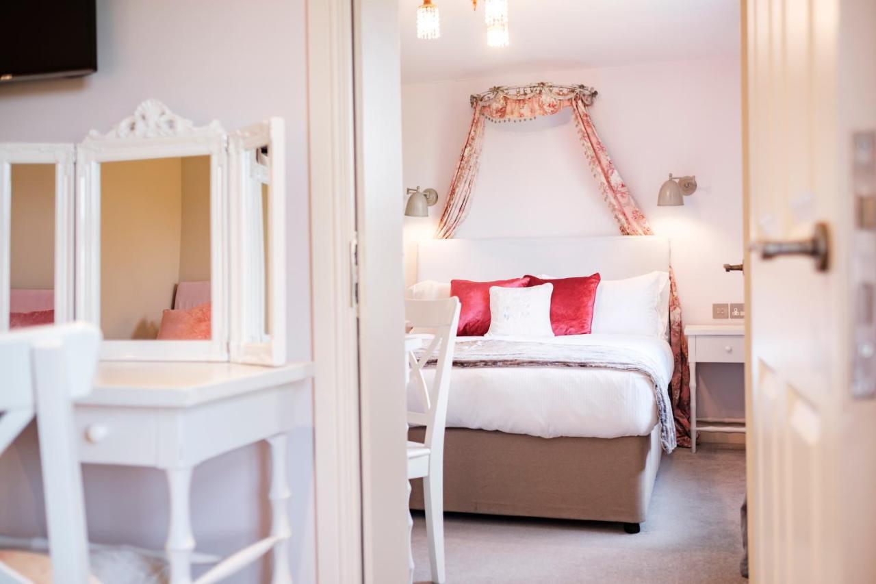 The Bower Inn Bridgwater Esterno foto A bedroom at The Swan Hotel