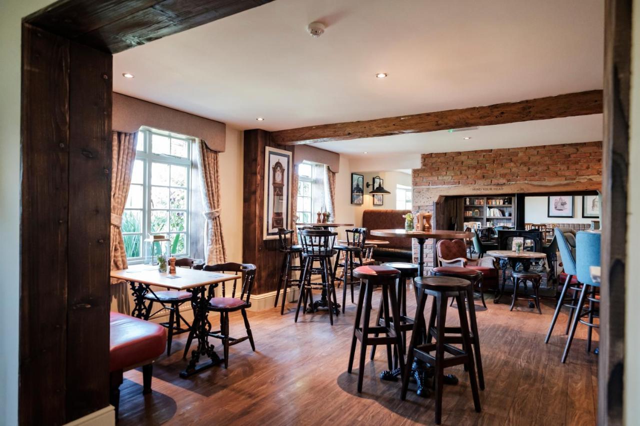 The Bower Inn Bridgwater Esterno foto The interior of the pub